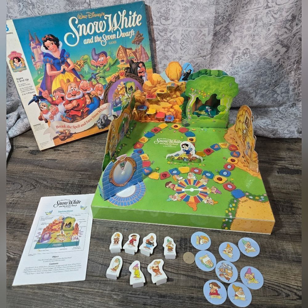 Snow White And The Seven Dwarfs  vintage board game from the 90s 3D